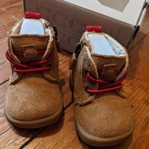 NWB NEVER WORN Unisex baby bootie UGGs Baby UGGs brown suede mid top Kristjan